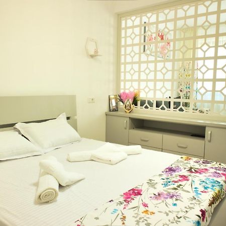 Cozy Flowers Studio - Fast Wi-Fi & Washer-Dryer 브라쇼브 외부 사진