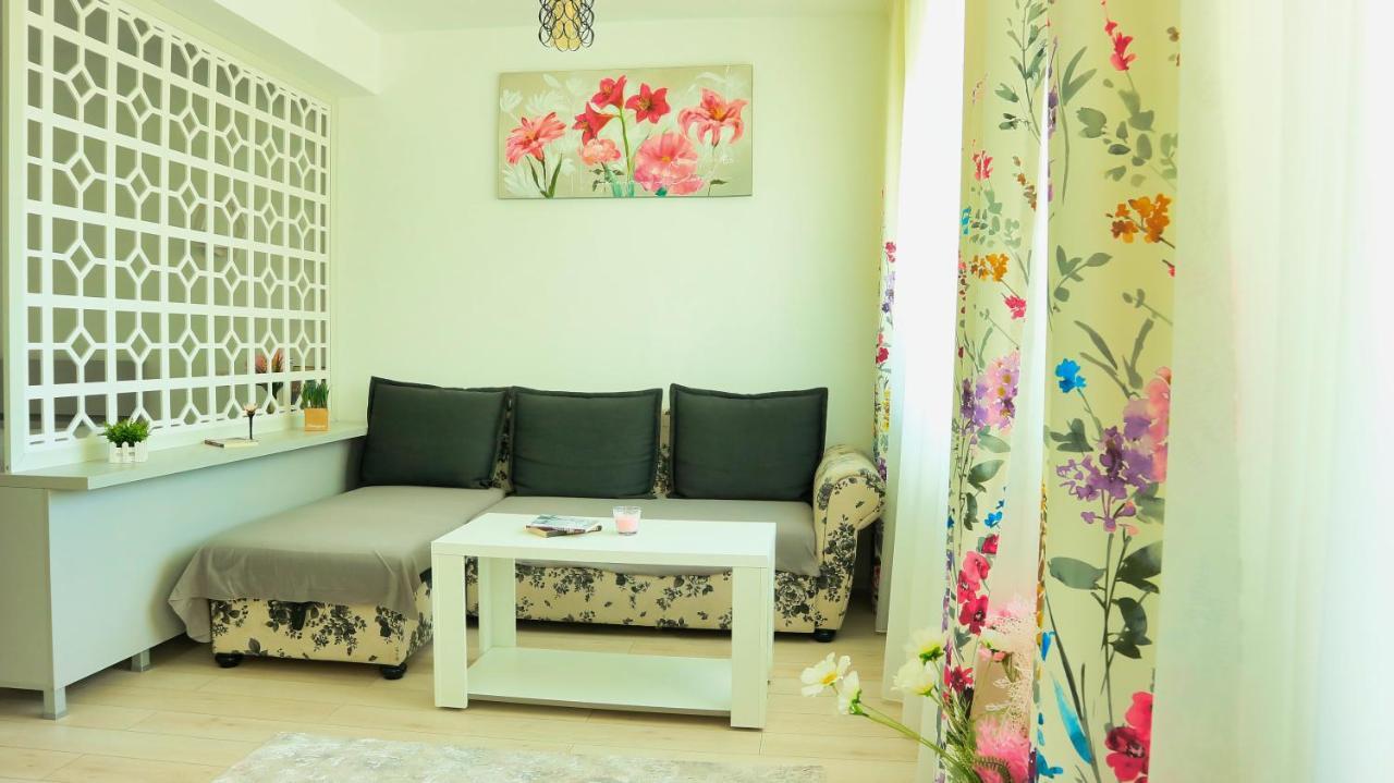 Cozy Flowers Studio - Fast Wi-Fi & Washer-Dryer 브라쇼브 외부 사진