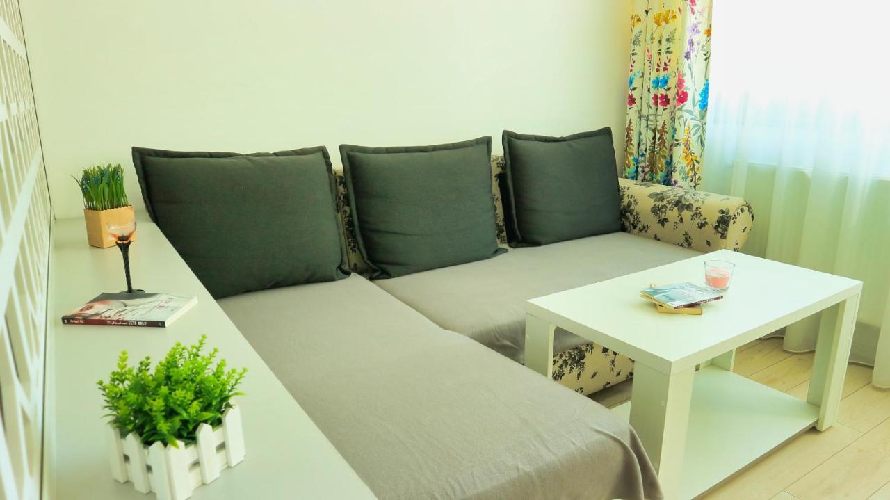Cozy Flowers Studio - Fast Wi-Fi & Washer-Dryer 브라쇼브 외부 사진